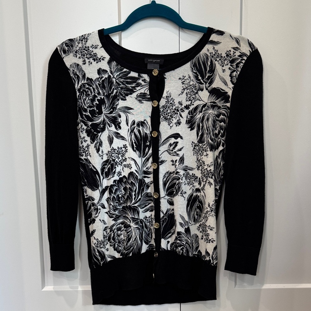 Anne Klein Black & White Floral Long Sleeve Cardigan
